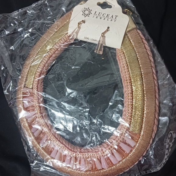 NEW Women pink statment big necklace set - Picture 2 of 7